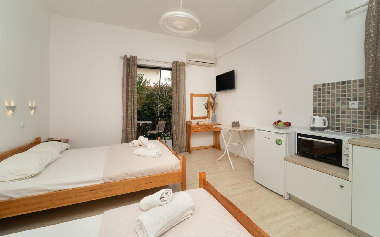 Tsimiklis Apartments Фінікунда Екстер'єр фото