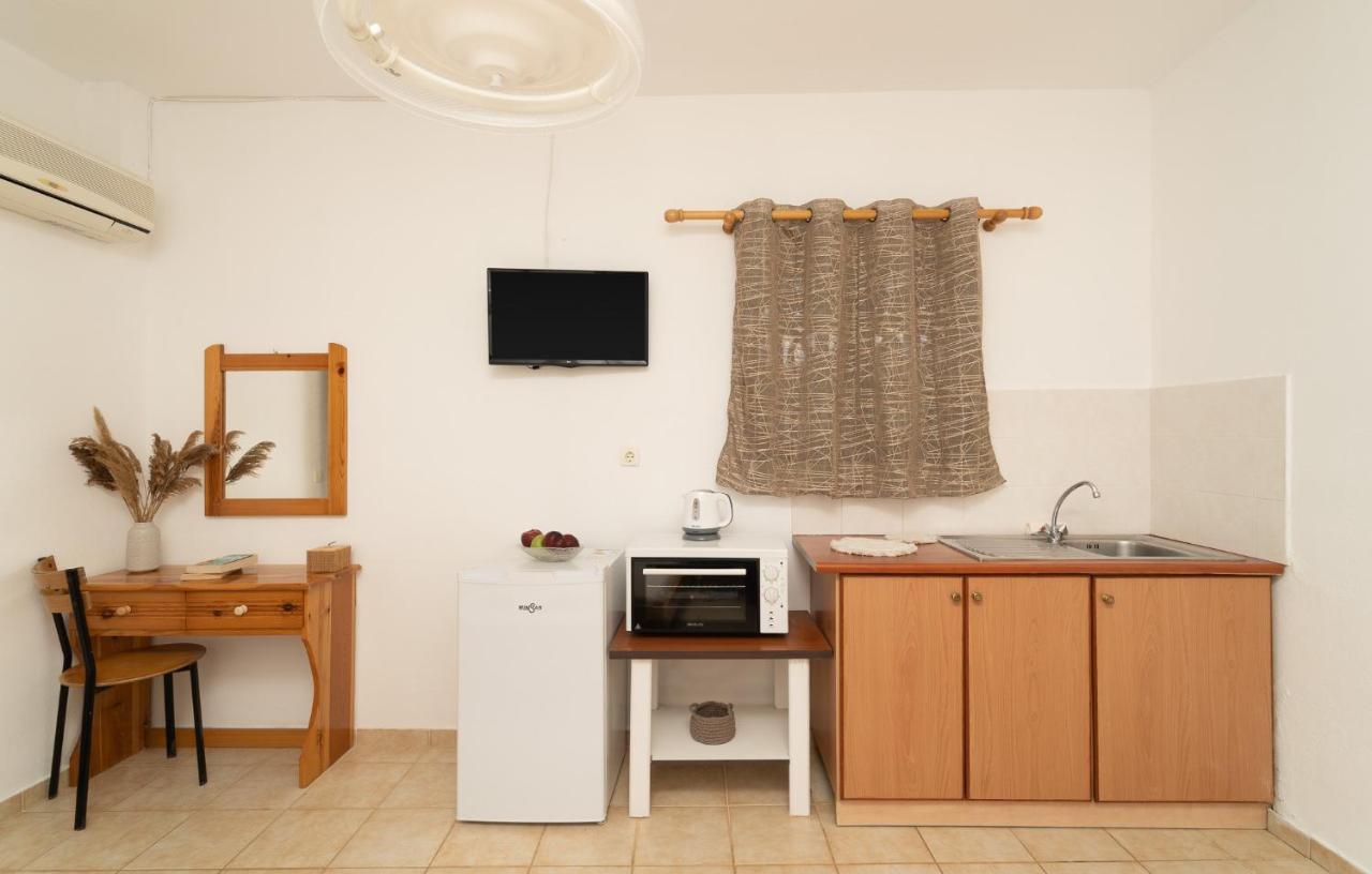 Tsimiklis Apartments Фінікунда Екстер'єр фото