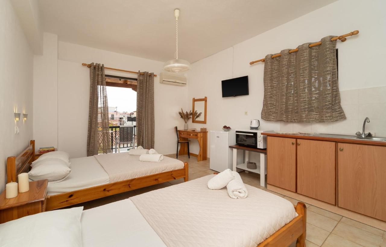 Tsimiklis Apartments Фінікунда Екстер'єр фото