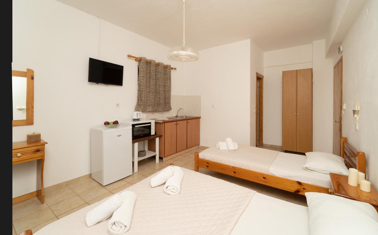 Tsimiklis Apartments Фінікунда Екстер'єр фото