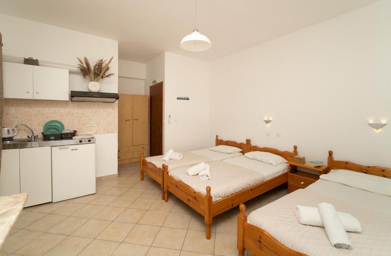 Tsimiklis Apartments Фінікунда Екстер'єр фото