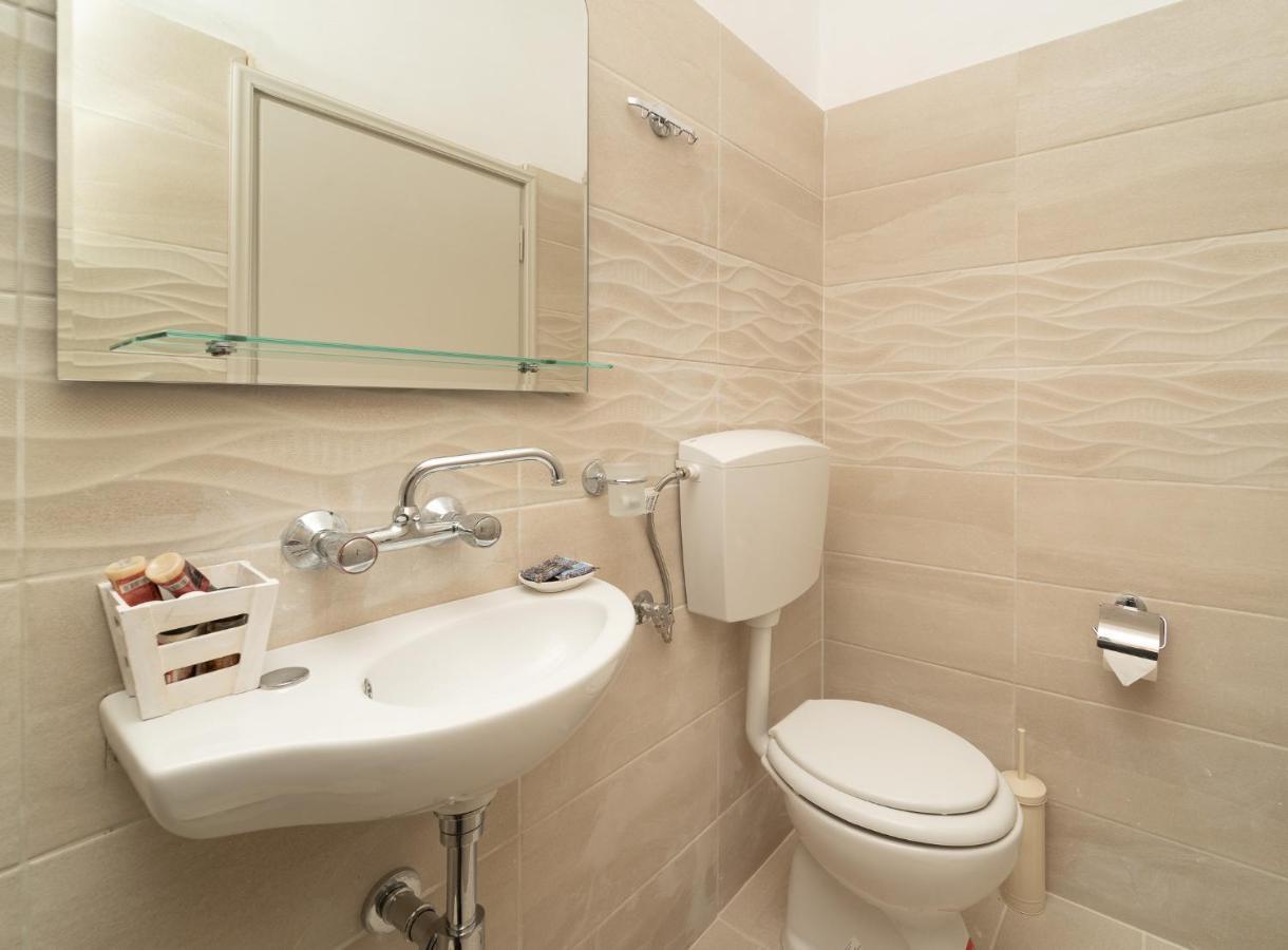 Tsimiklis Apartments Фінікунда Екстер'єр фото