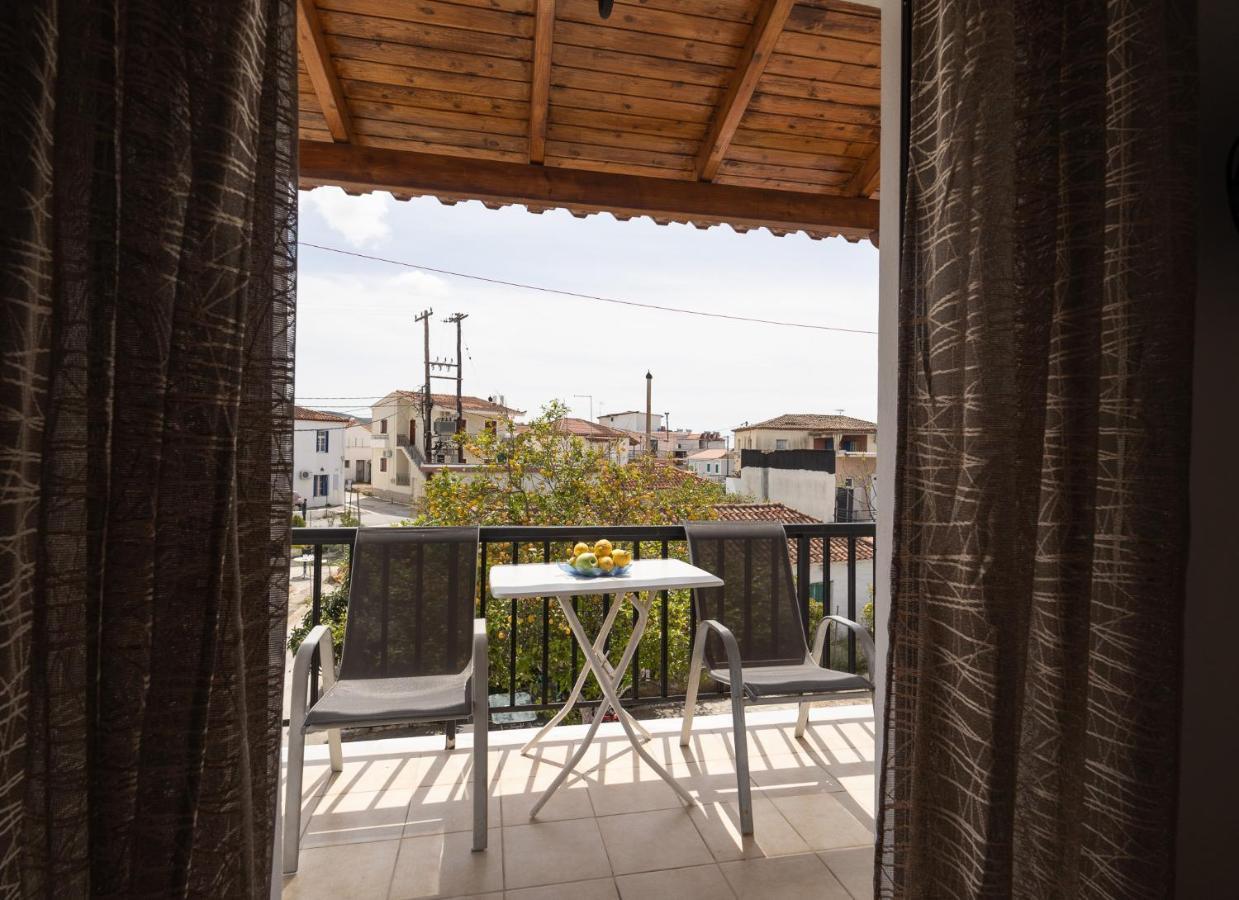 Tsimiklis Apartments Фінікунда Екстер'єр фото